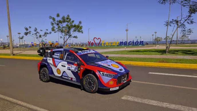 Rally-WM heute Abend mitten in Encarnación: Super Special auf der Costanera