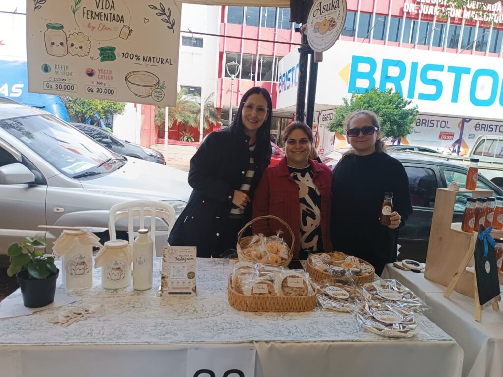 44 lokale Unternehmer und Kleinproduzenten präsentierten am Samstag bei einer Messe rund um die Plaza de Armas in Encarnación ihre Produkte.