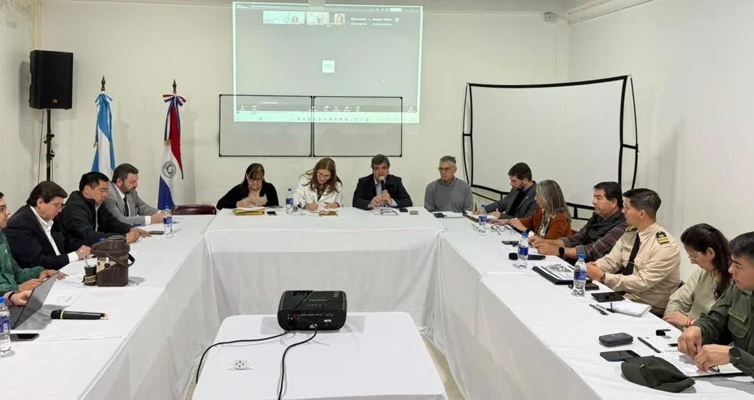 Mitarbeiter des paraguayischen Umweltministeriums MADES kontrollieren die Fischerei während der aktuellen Wanderung von Dorados und Bogas. Die Überwachung wurde unter anderem auf dem Río Paraná verstärkt, um die wandernden Fischbestände zu schützen. Foto: MADES Paraguay.