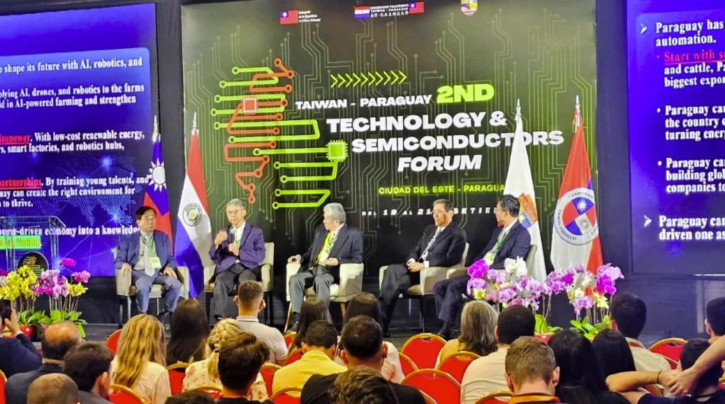 Eröffnung des dritten Taiwan-Paraguay Technology Forum in Asunción. Im Mittelpunkt der zweitägigen Veranstaltung standen künstliche Intelligenz und deren Einsatz in Wirtschaft, Industrie und öffentlichen Dienstleistungen. Foto: Agencia IP.